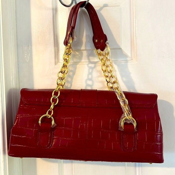 New Women’s The Find Red Croco Embossed Leather Handbag with Wallet & Keychain - Picture 5 of 12